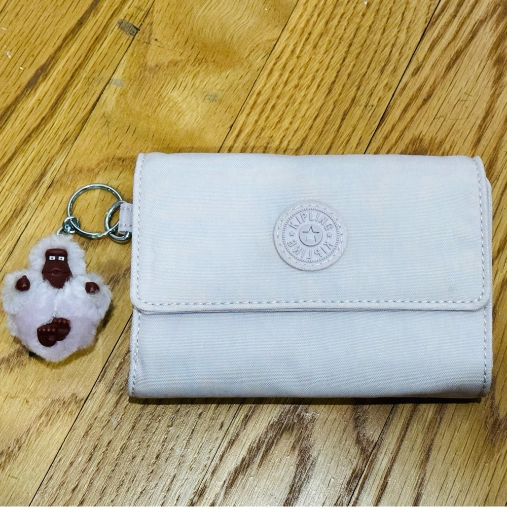 NWOT PIXI ORGANIZER WALLET IN POWDER PINK